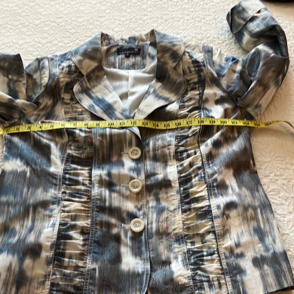 Gorgeous Laura plus blue gray cream “tie dye” effect blazer. - Picture 9 of 15